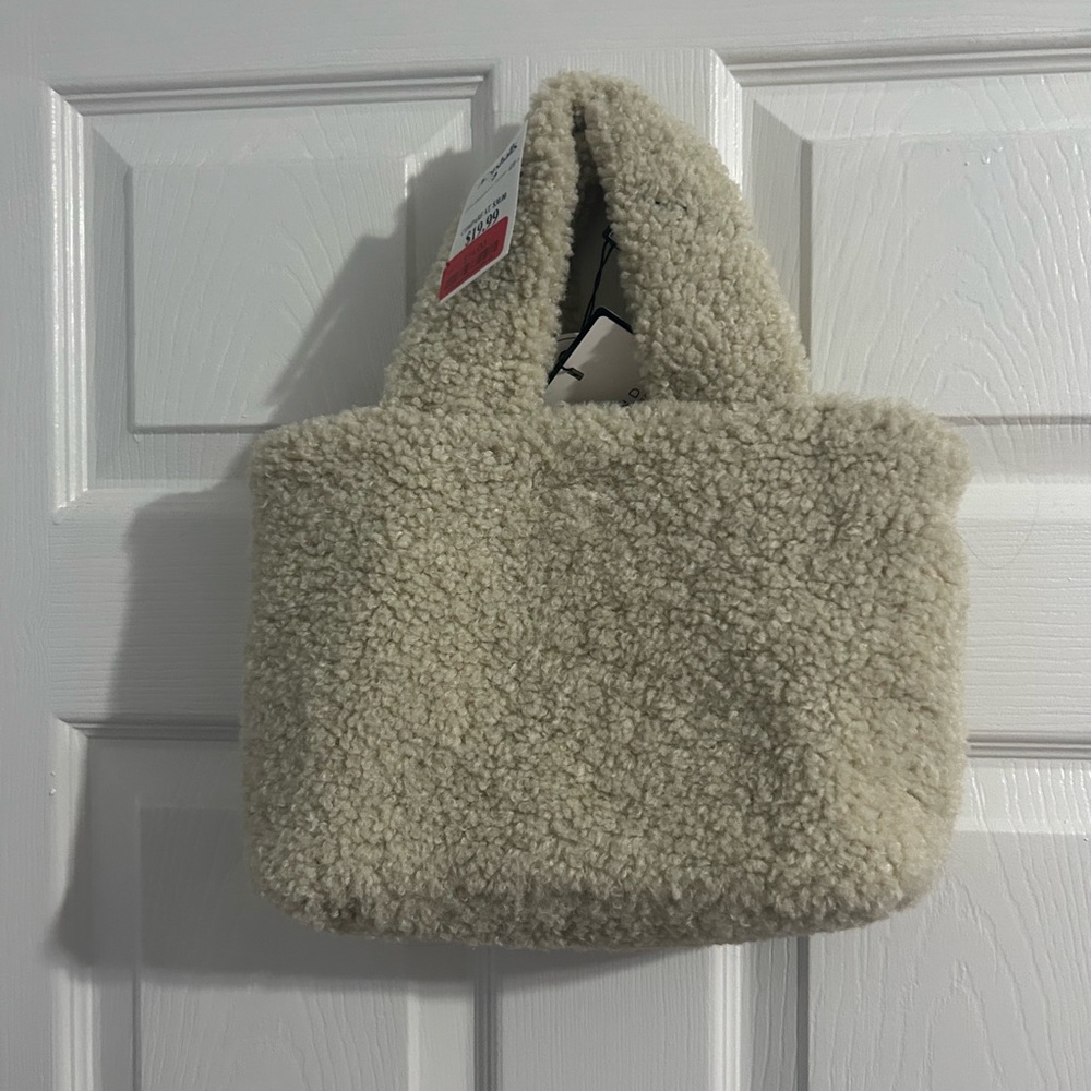 Laundry By Shelli Segal Cream Shoulder Bag